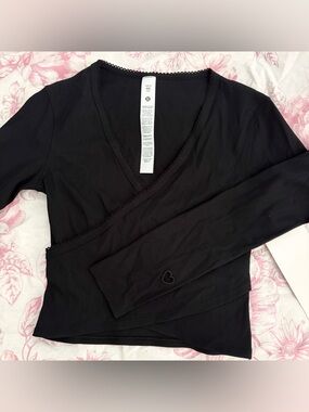 NWT lululemon black heart long sleeve wrap top size XXS